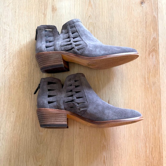 Vince Camuto Women’s Bootie - Picture 2 of 3